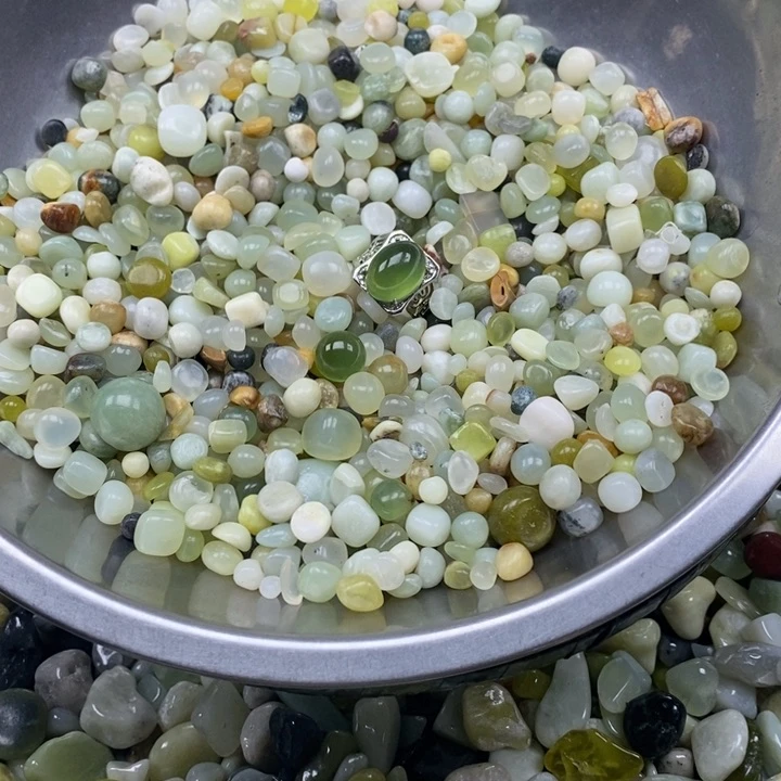蛇纹石玉鱼缸石未镶嵌
