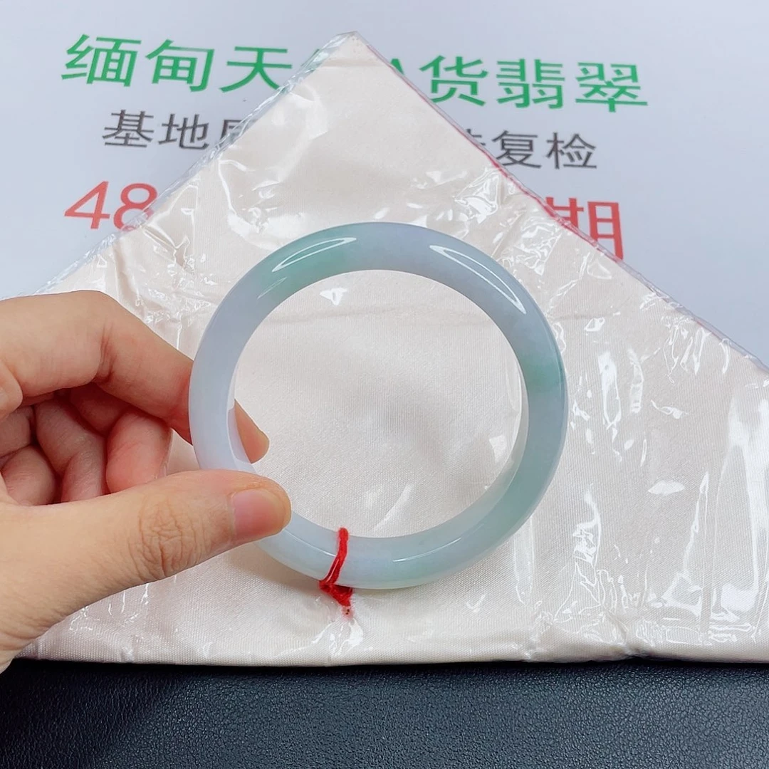 翡翠手镯未镶嵌五**.