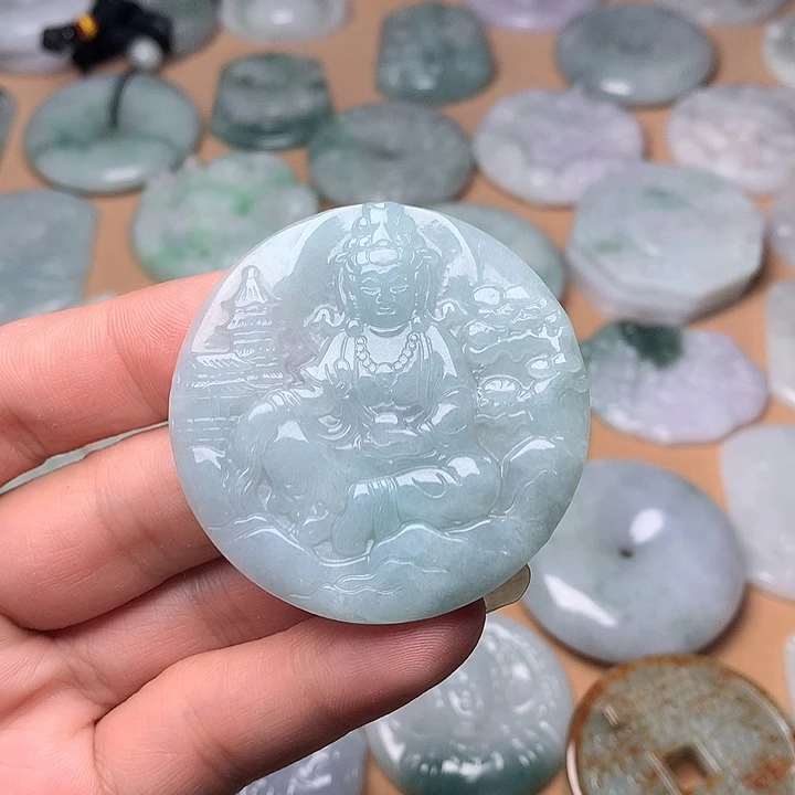 翡翠未镶嵌颈饰山水观音