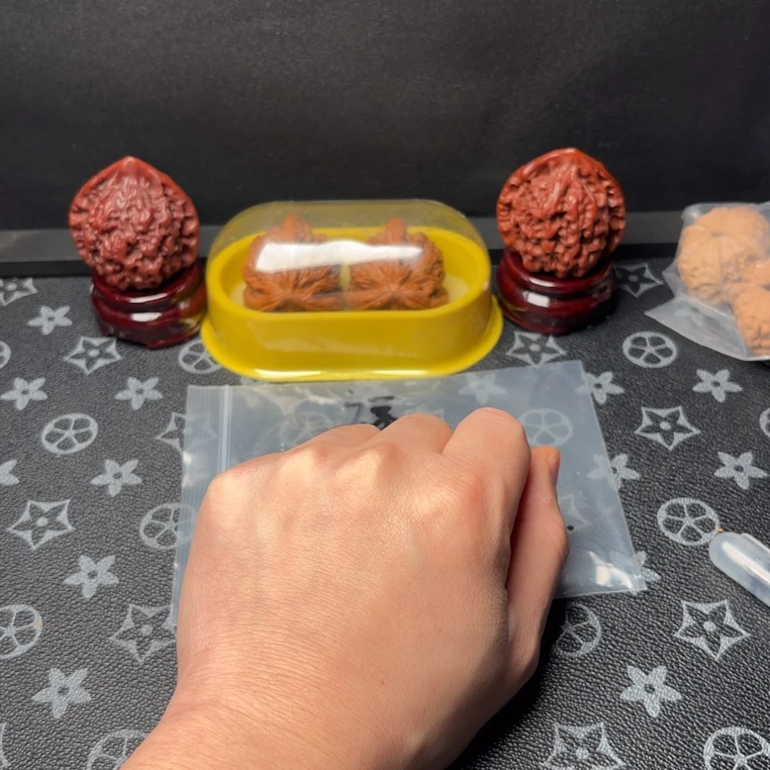 ****郎文玩核桃吊坠核桃的营养价值与食用方法