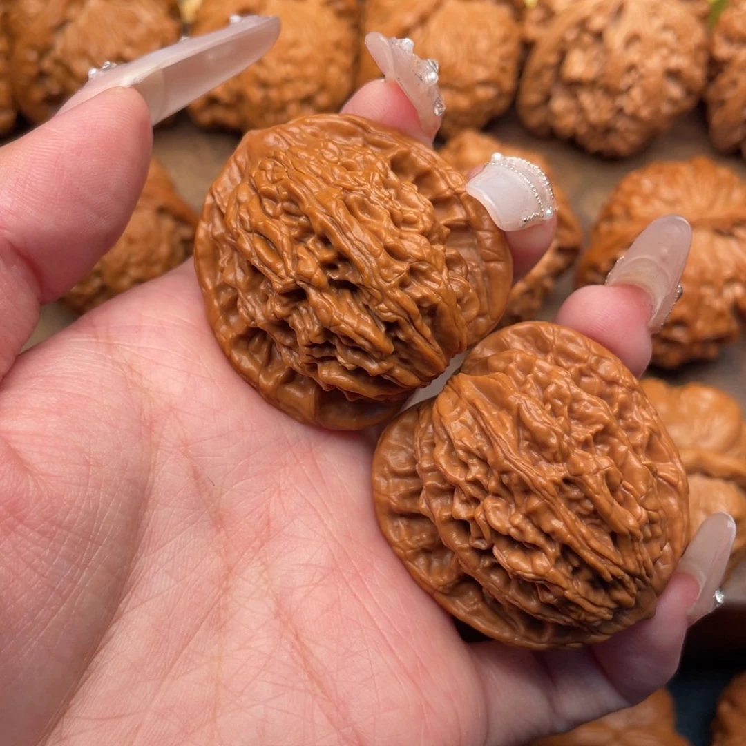 文玩核桃把件全品精配山地红皮虎头39