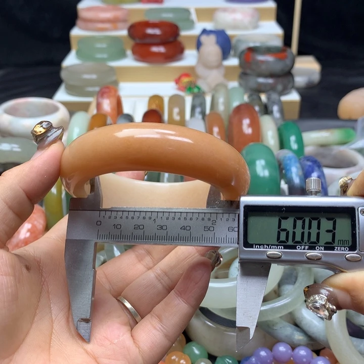 未镶嵌手镯石英质玉