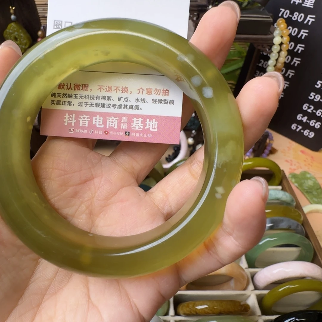 提***连蛇纹石玉未镶嵌手镯微瑕包容