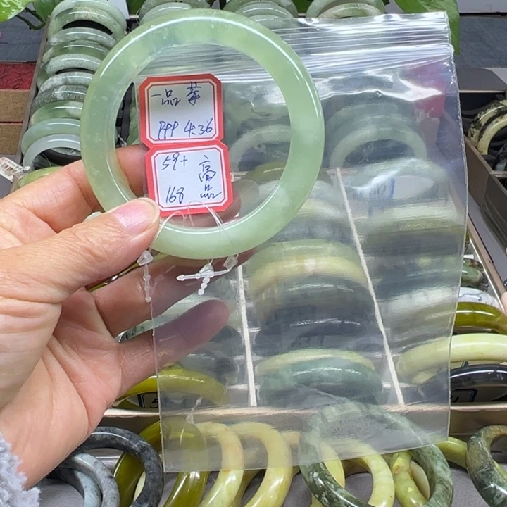 一***场蛇纹石玉未镶嵌手镯999