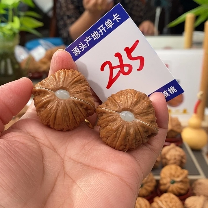 D***l文玩核桃把件35.5银镶玉铁锤285号