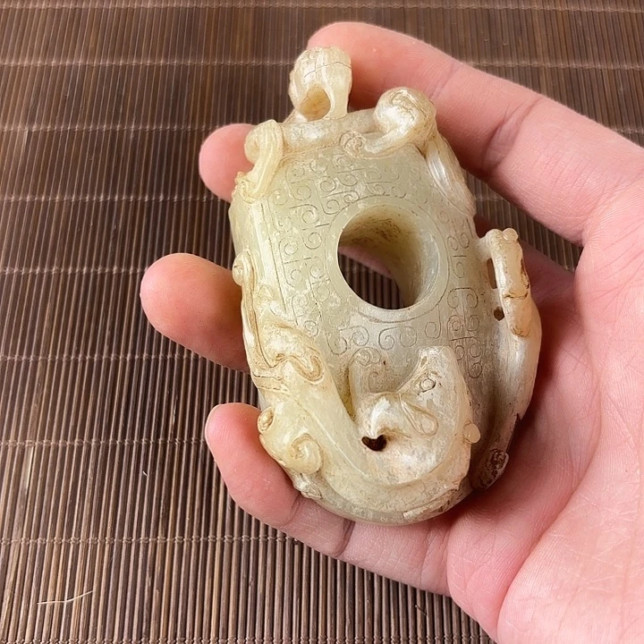 黎***人和田玉未镶嵌挂件