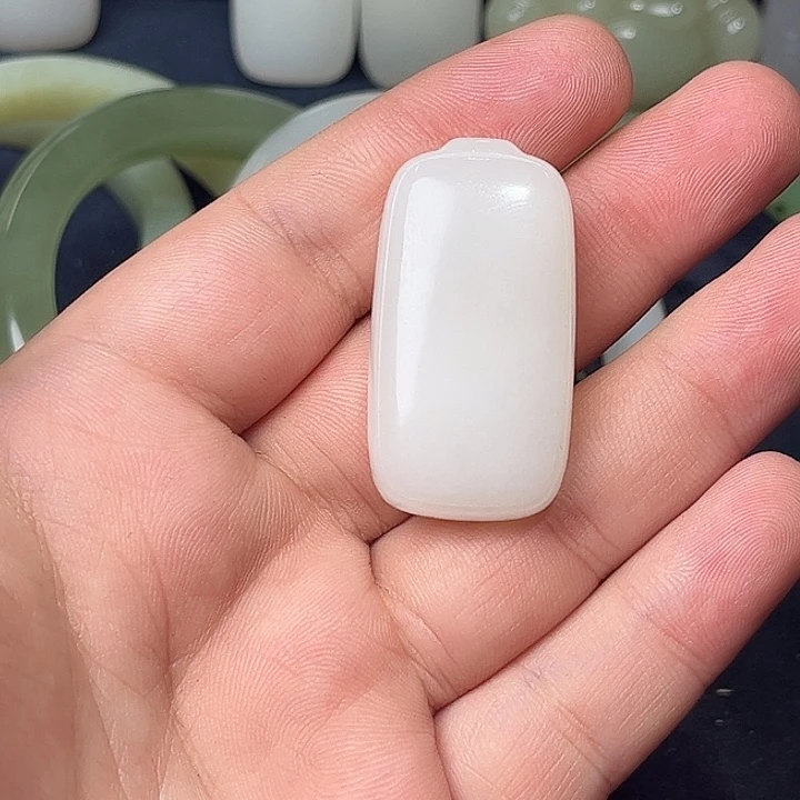 和田玉未镶嵌吊坠(不含链)18