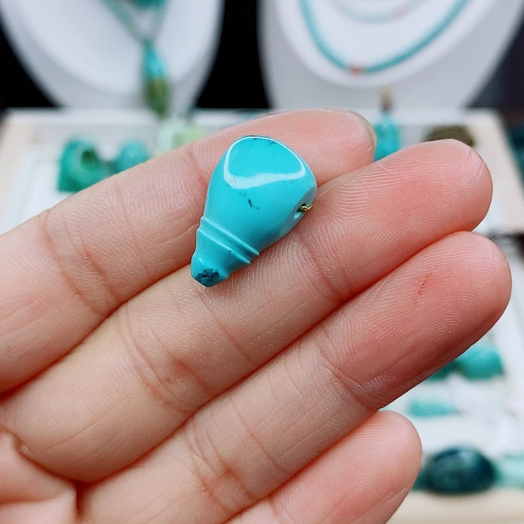 绿松石未镶嵌颈饰