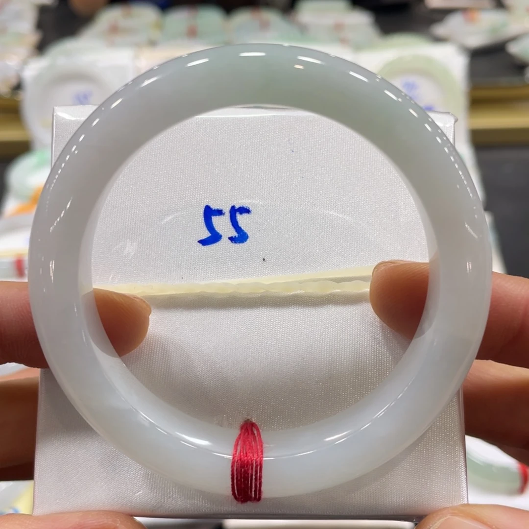 翡翠手镯未镶嵌翡翠手镯