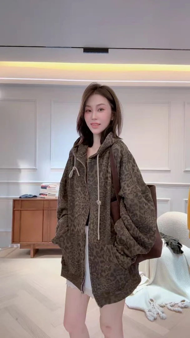 秋冬季新款宽松百搭显瘦减龄抽绳设计连帽l拉链豹纹外套上衣QW90