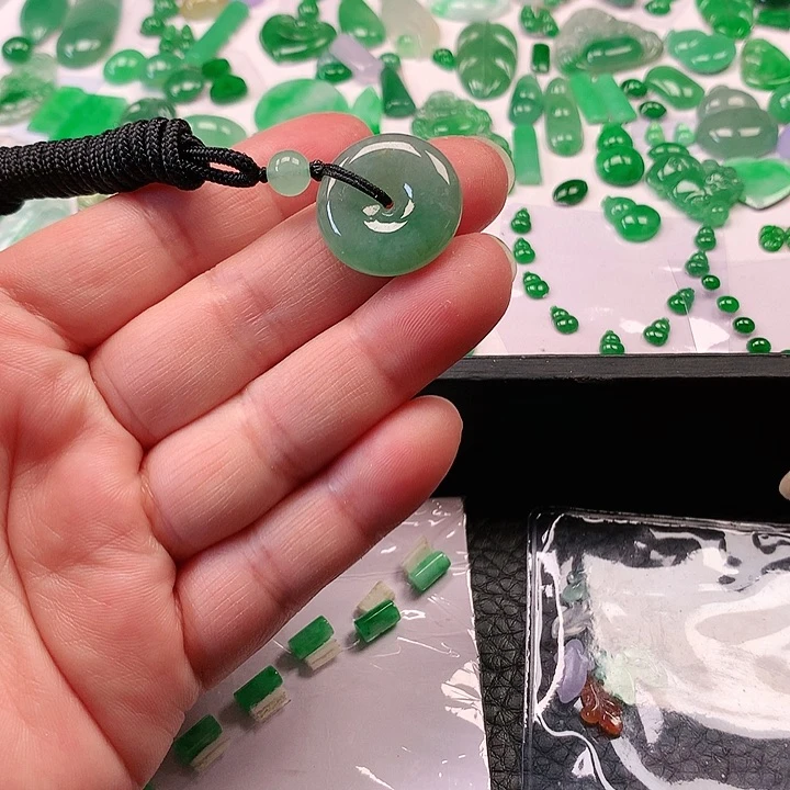 翡翠颈饰未镶嵌翡翠