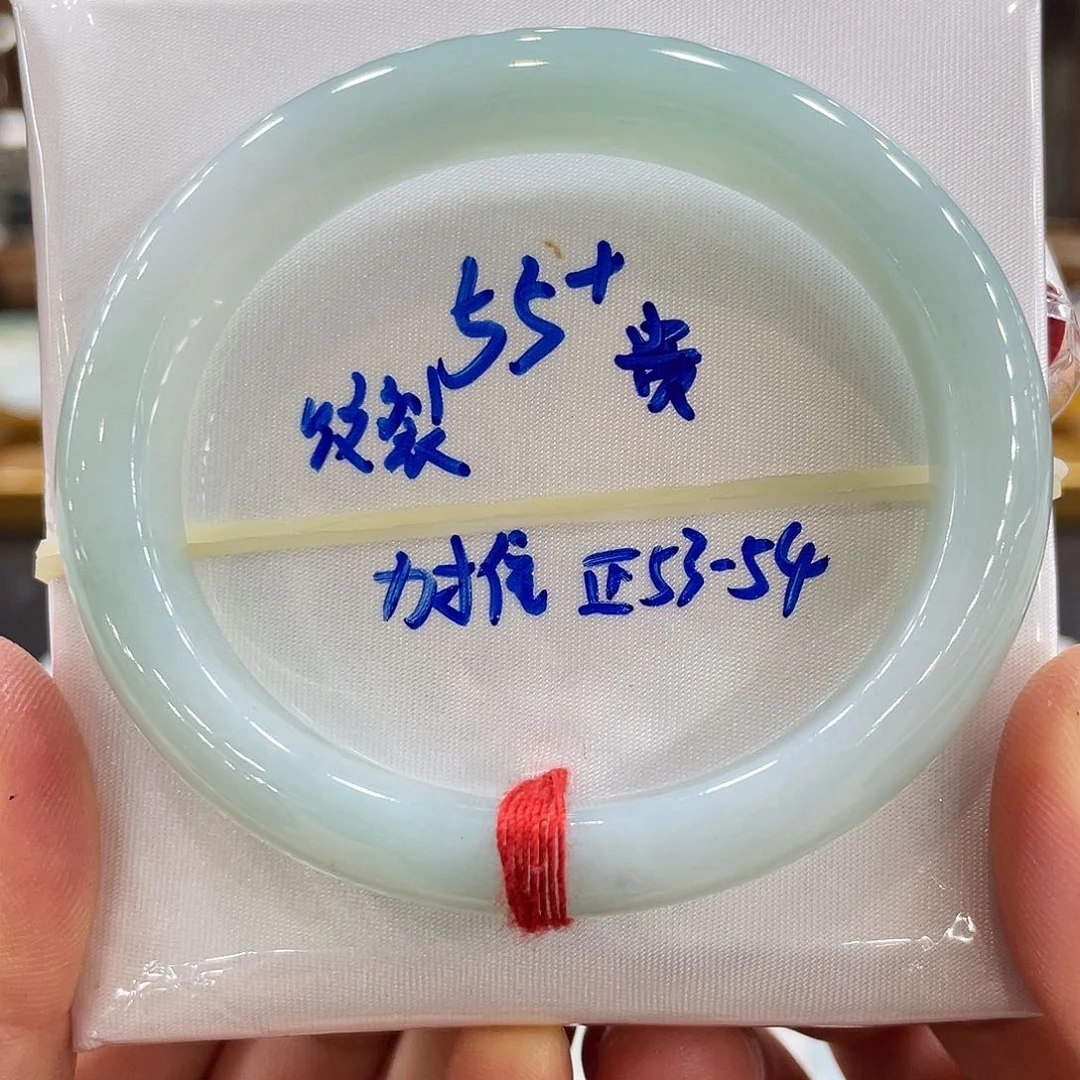 翡翠手镯未镶嵌翡翠手镯