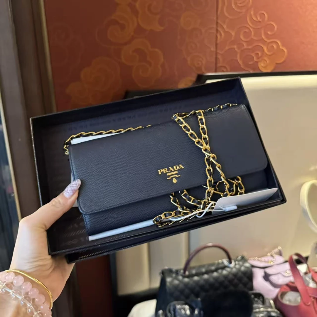 95新 Prada/普拉达 普拉达黑色翻盖钱包/二奢包包