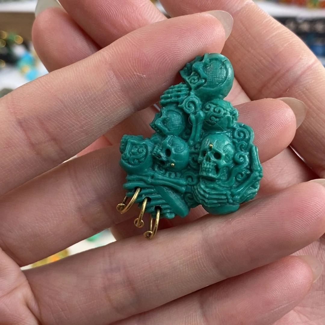 未镶嵌绿松石。万骷