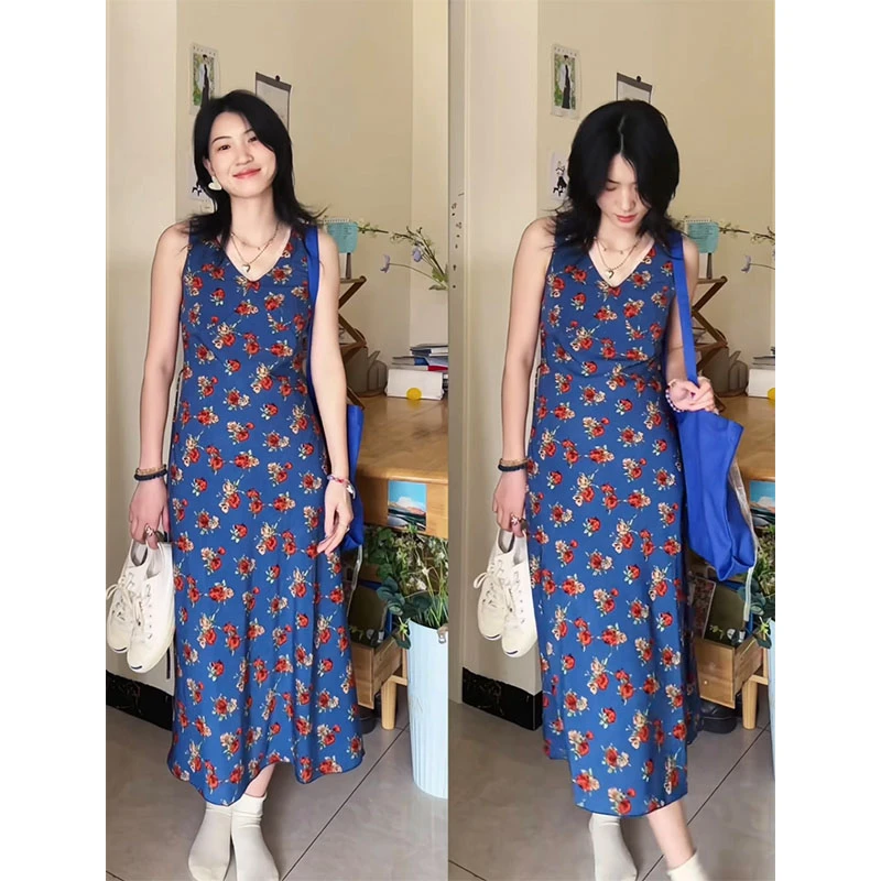 时尚穿搭女2025春季新款洋气别致v领a字裙复古港风无袖碎花连衣裙