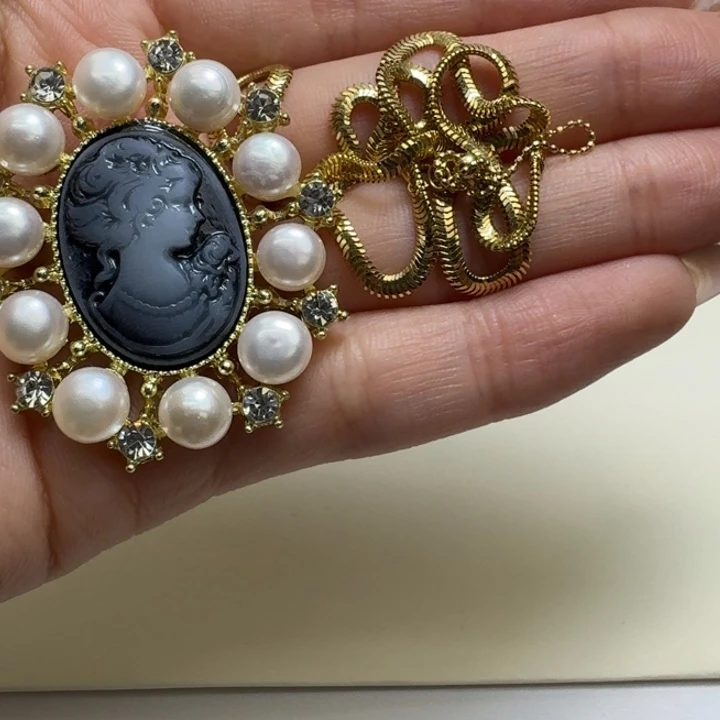 淡水珍珠18K金镶嵌颈饰