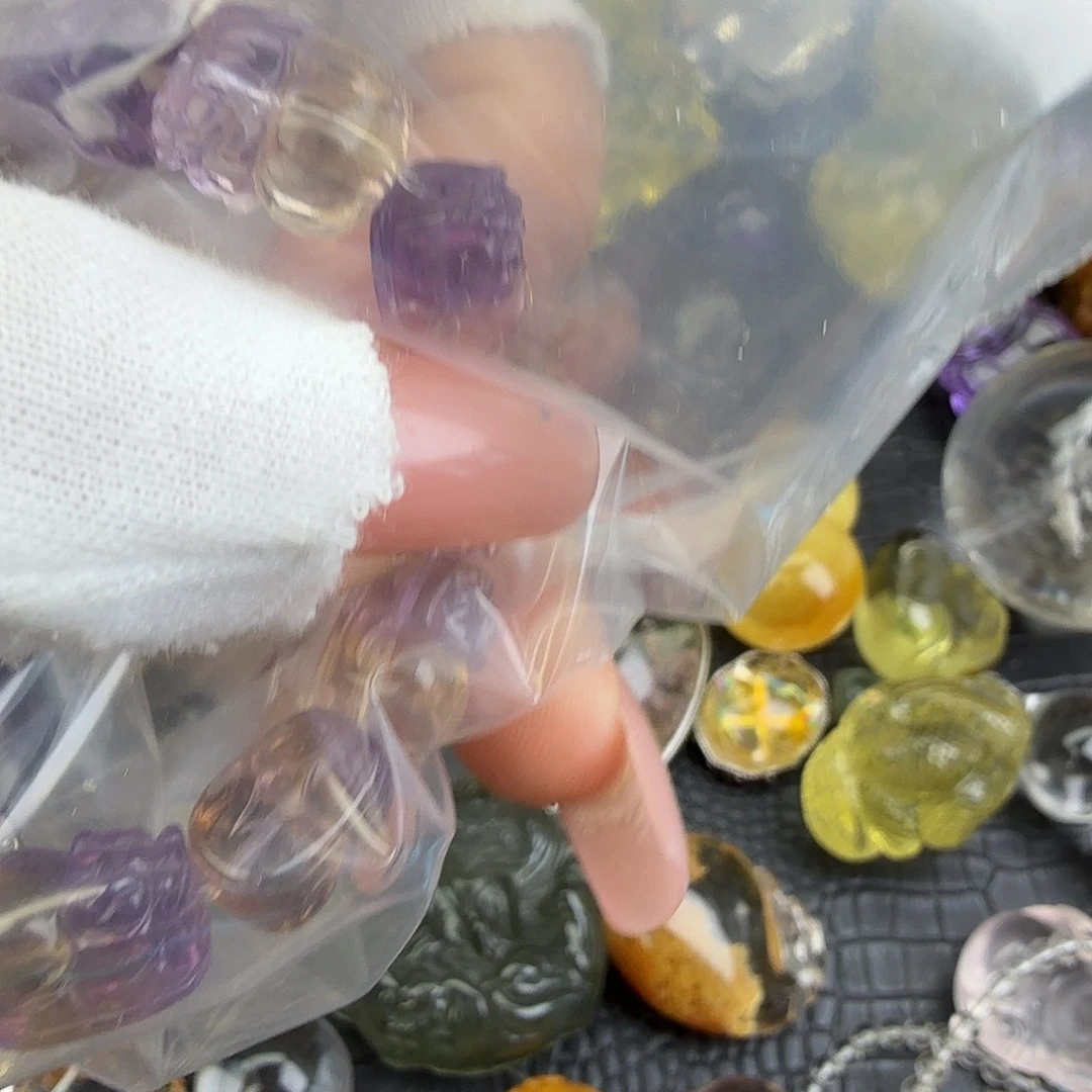 L****车挂未镶嵌水晶水晶