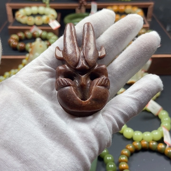 透闪石质玉未镶嵌把件