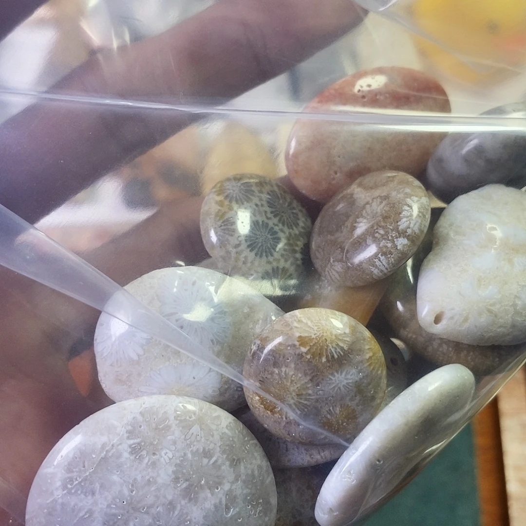 千***.颈饰未镶嵌石英质玉（非洲翠）