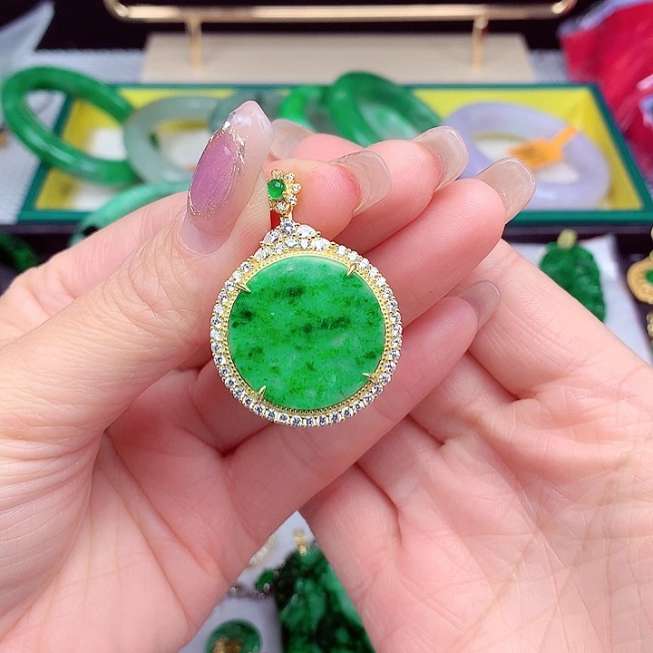 翡翠颈饰银S925镶嵌翡翠