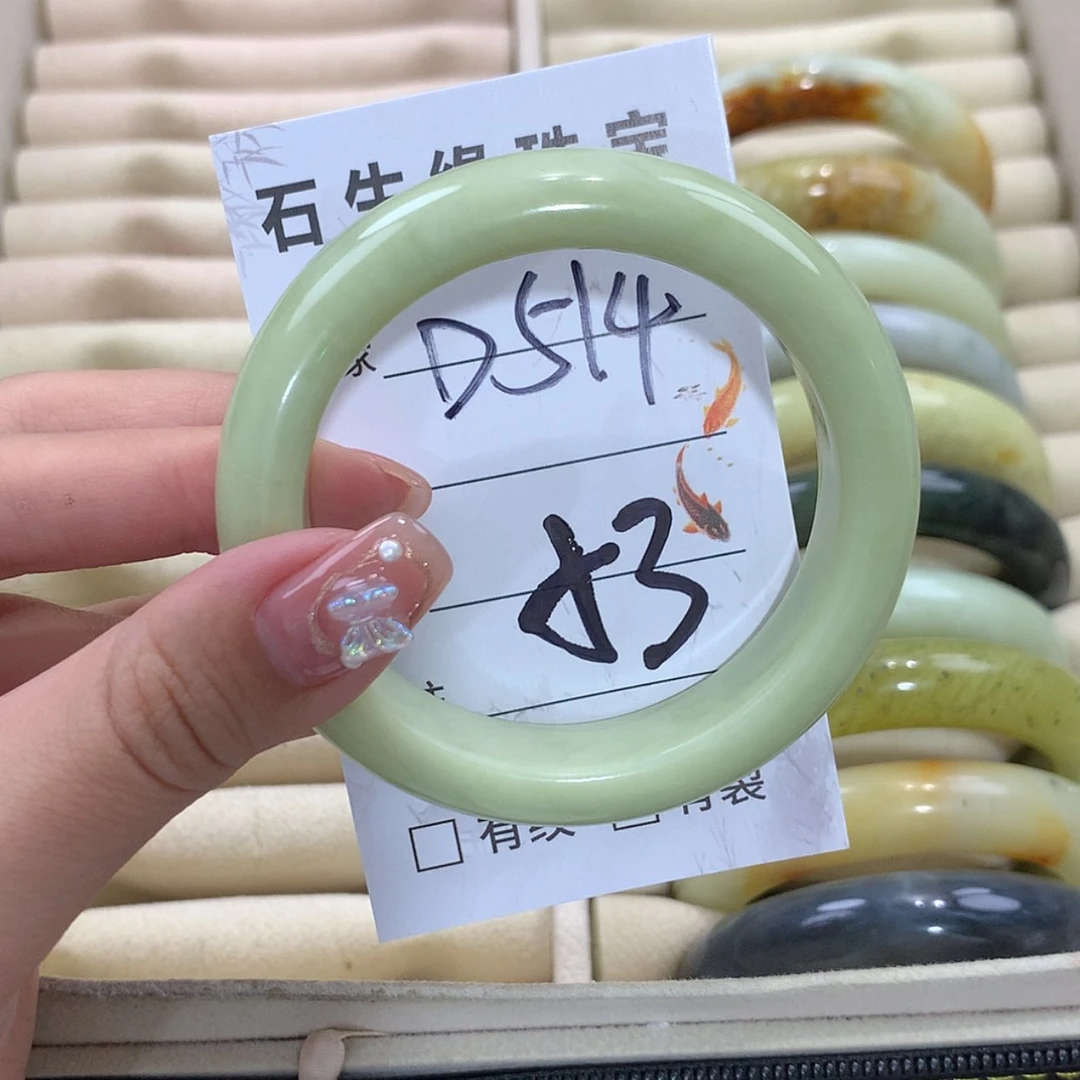【闪购商品】未镶嵌蛇纹石玉手镯