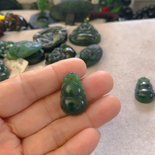 蛇纹石玉未镶嵌泰山玉