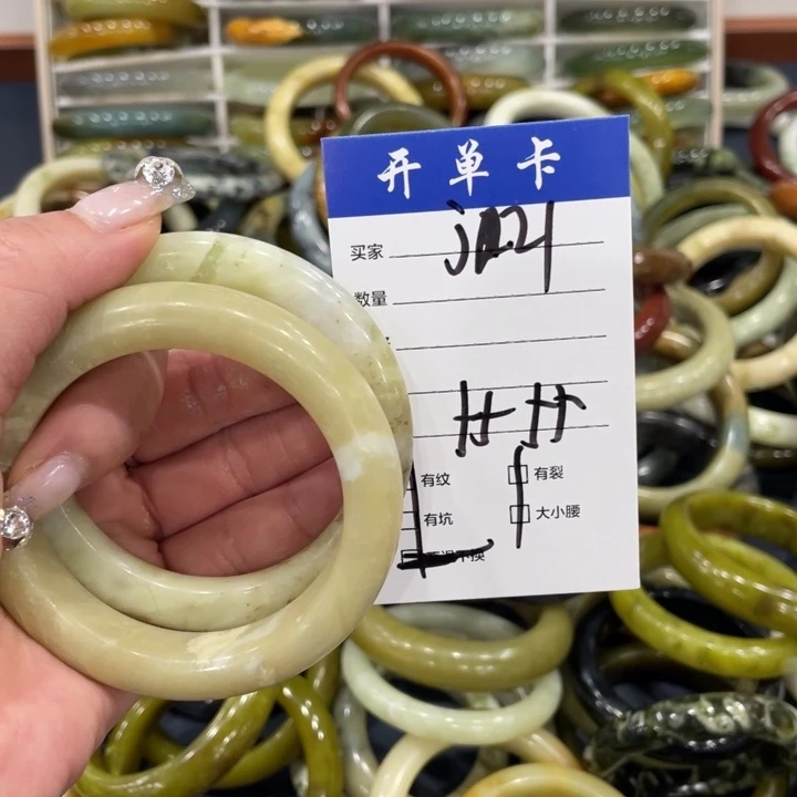 蛇纹石玉未镶嵌手镯