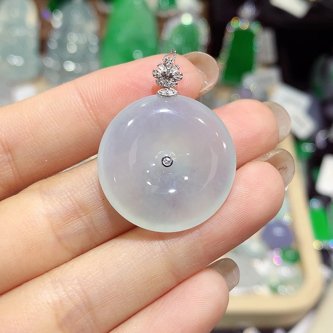 翡翠18K金镶嵌颈饰扣