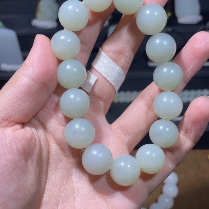 6***6未镶嵌和田玉（糖玉）车挂