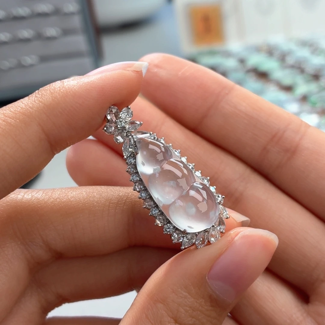 翡翠18K金镶嵌颈饰