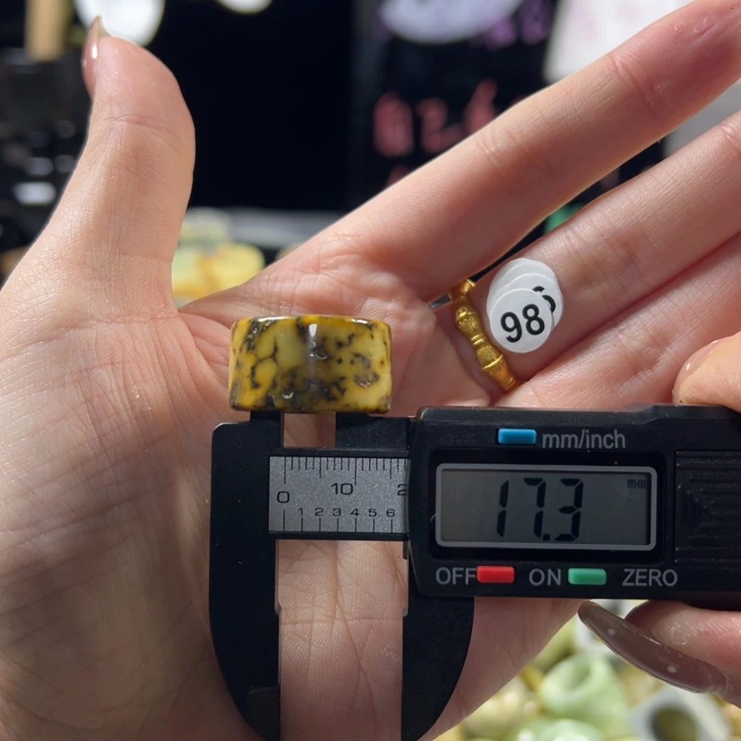 蛇纹石玉未镶嵌戒指