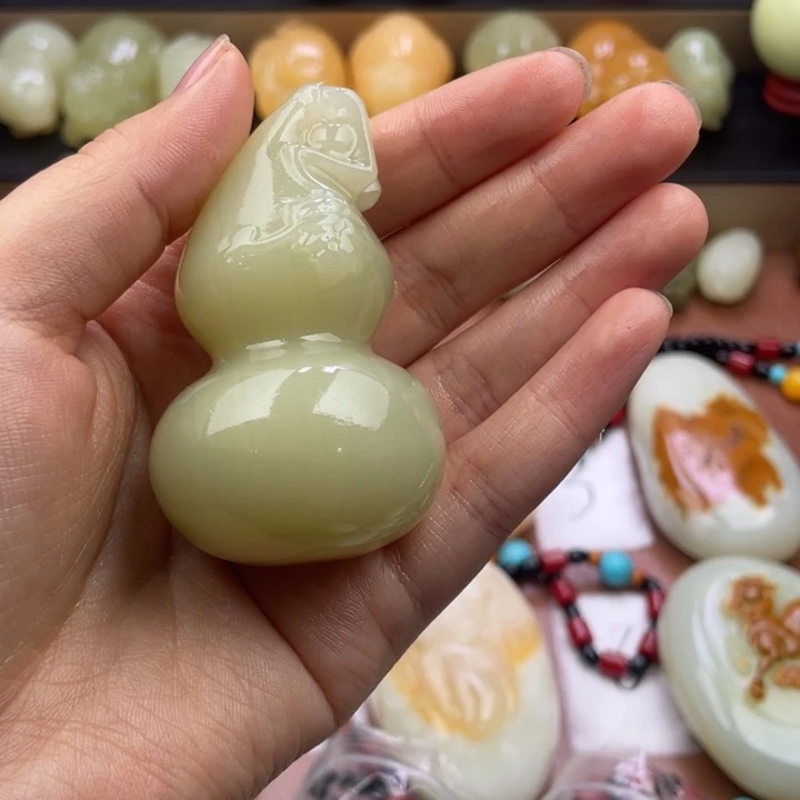 海***石材天然古青石手把件