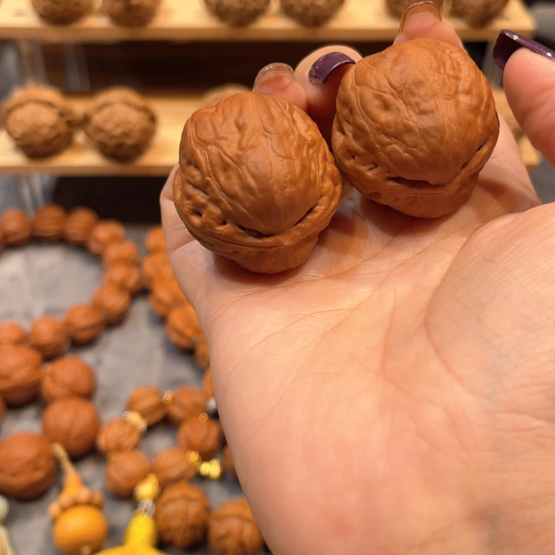 桃核把件玉面金蟾