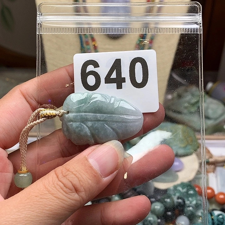 翡翠颈饰未镶嵌飞*翡翠