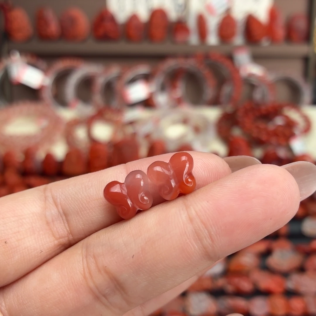 南红玛瑙未镶嵌颈饰通孔胖蝴蝶一对