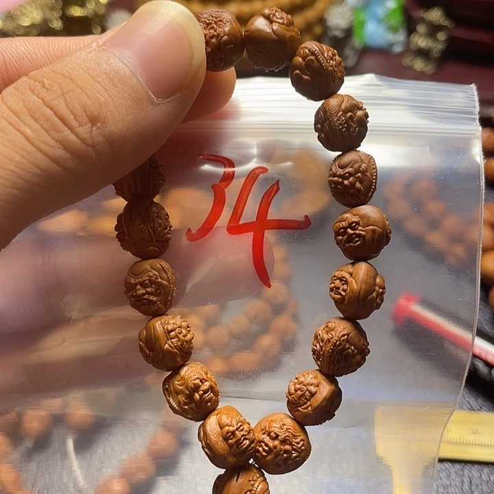 龙纹桃核雕刻瑕疵罗汉