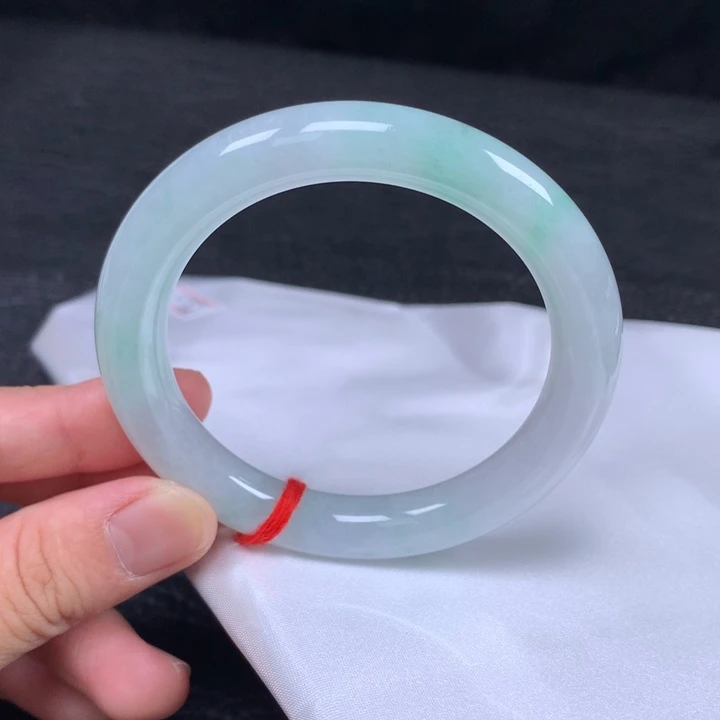 翡翠未镶嵌手镯（圆镯）