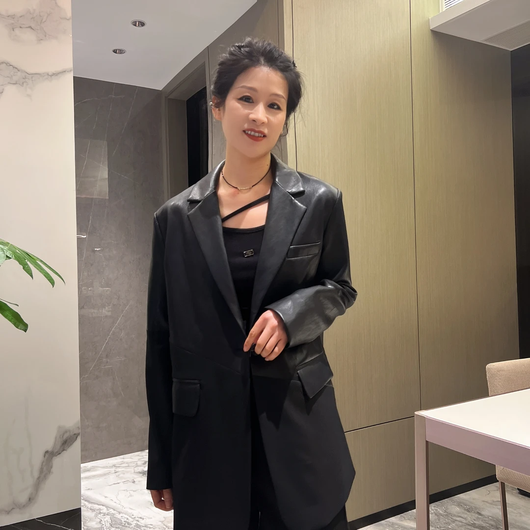 女人阁（PU拼接西装外套25099）25年新款潮流时尚立领百搭气质外套