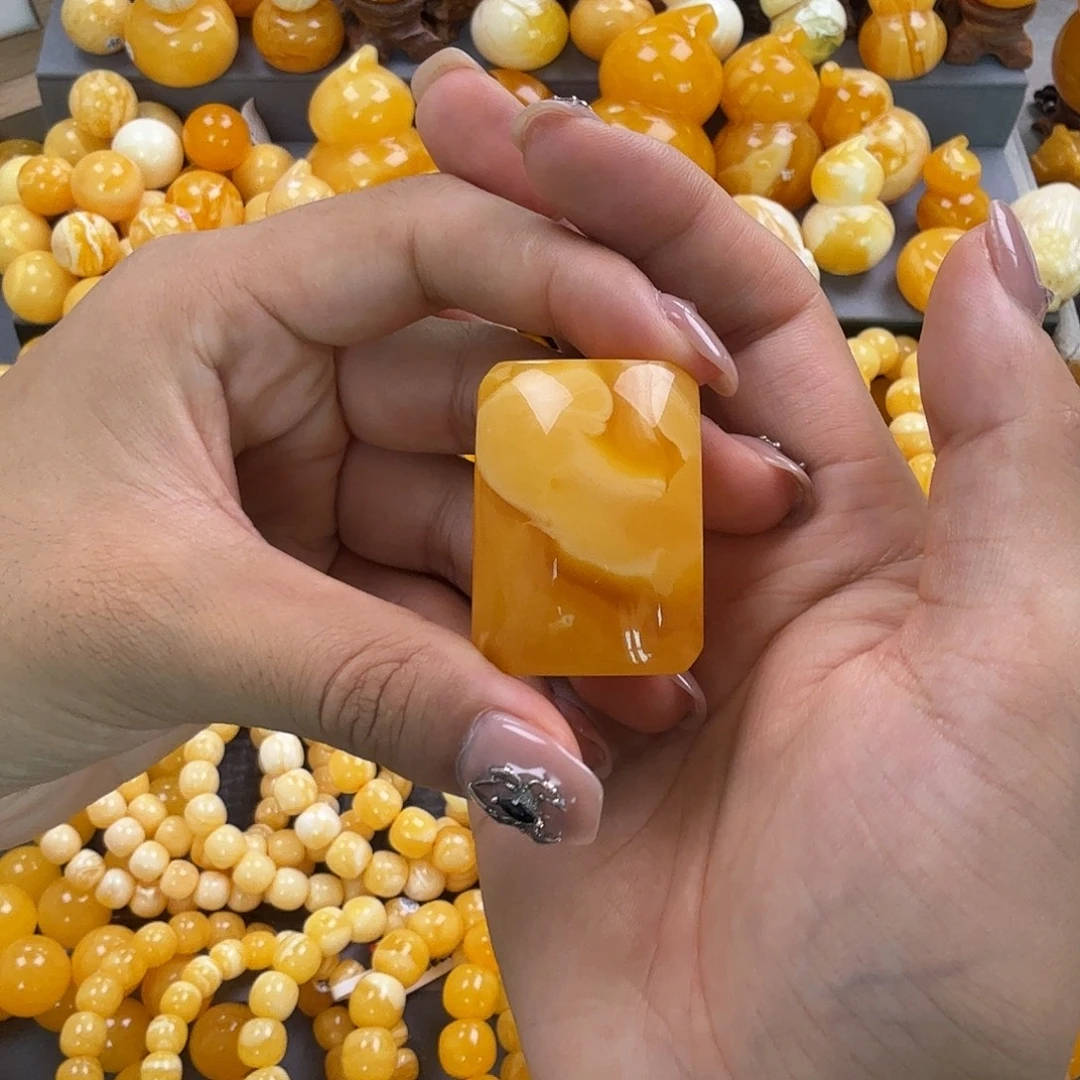 蜜蜡未镶嵌珠宝奇石