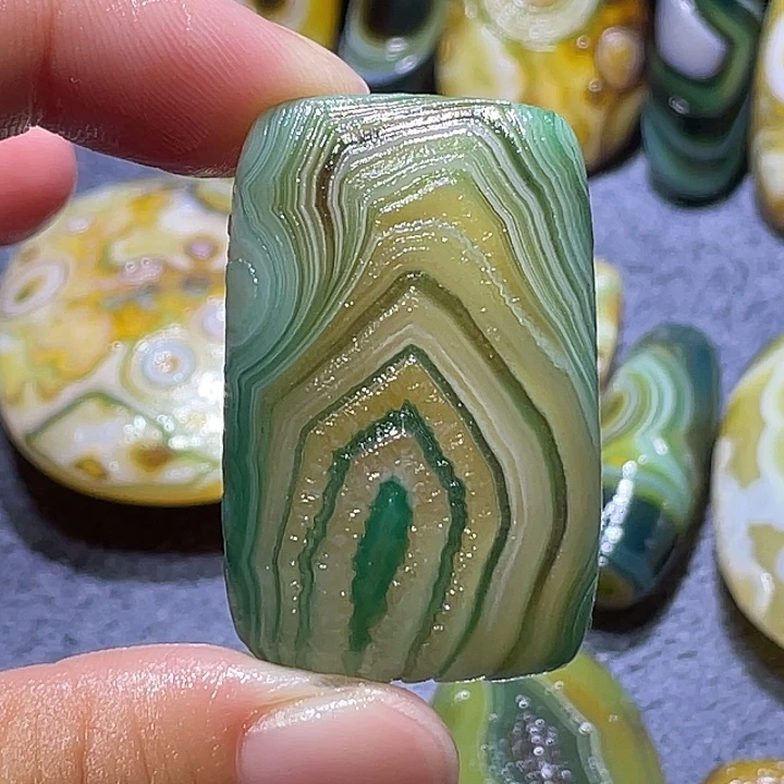 玛瑙/玉髓未镶嵌珠宝奇石