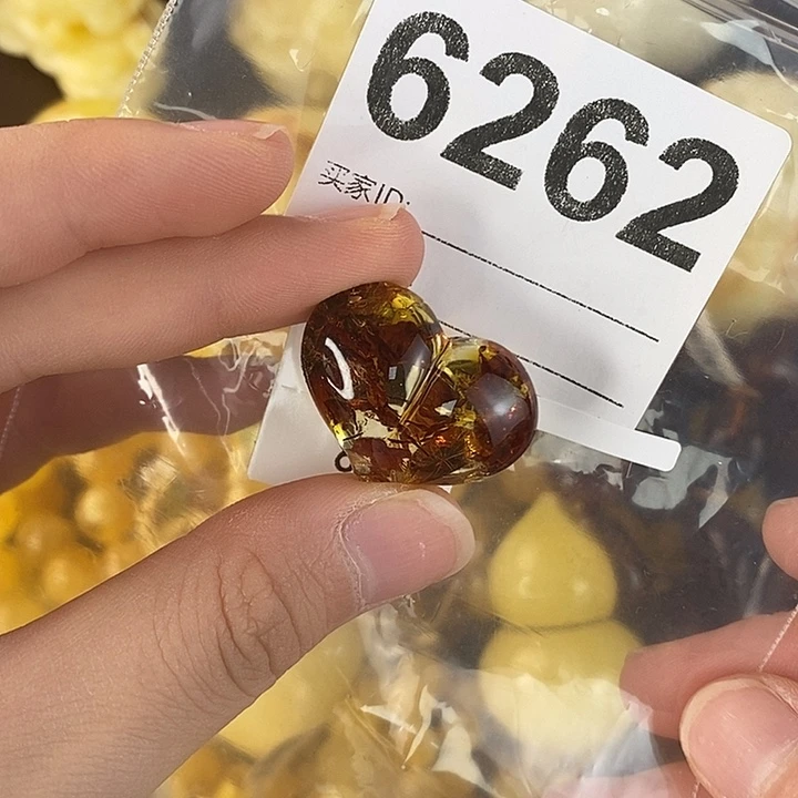 蜜蜡未镶嵌珠宝奇石