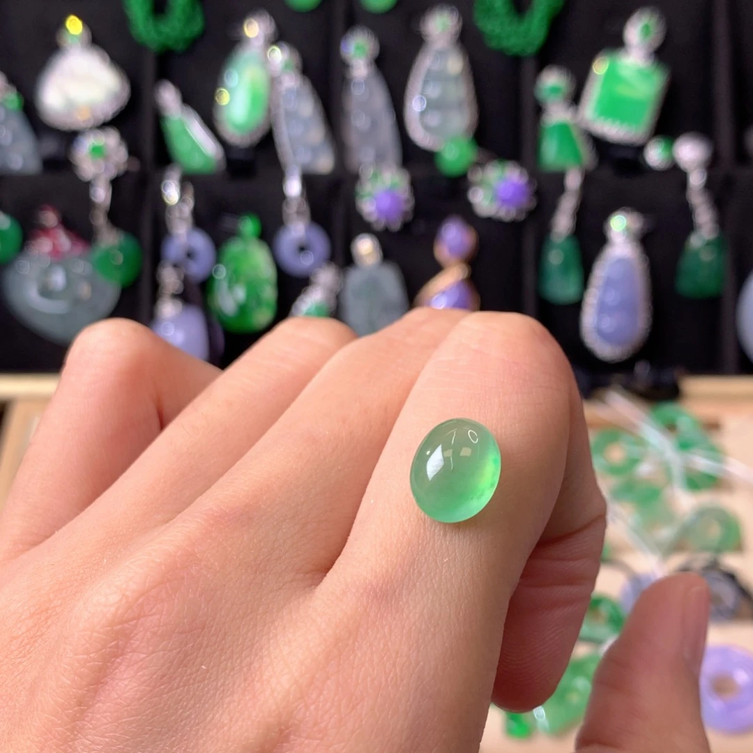 翡翠未镶嵌颈饰裸石