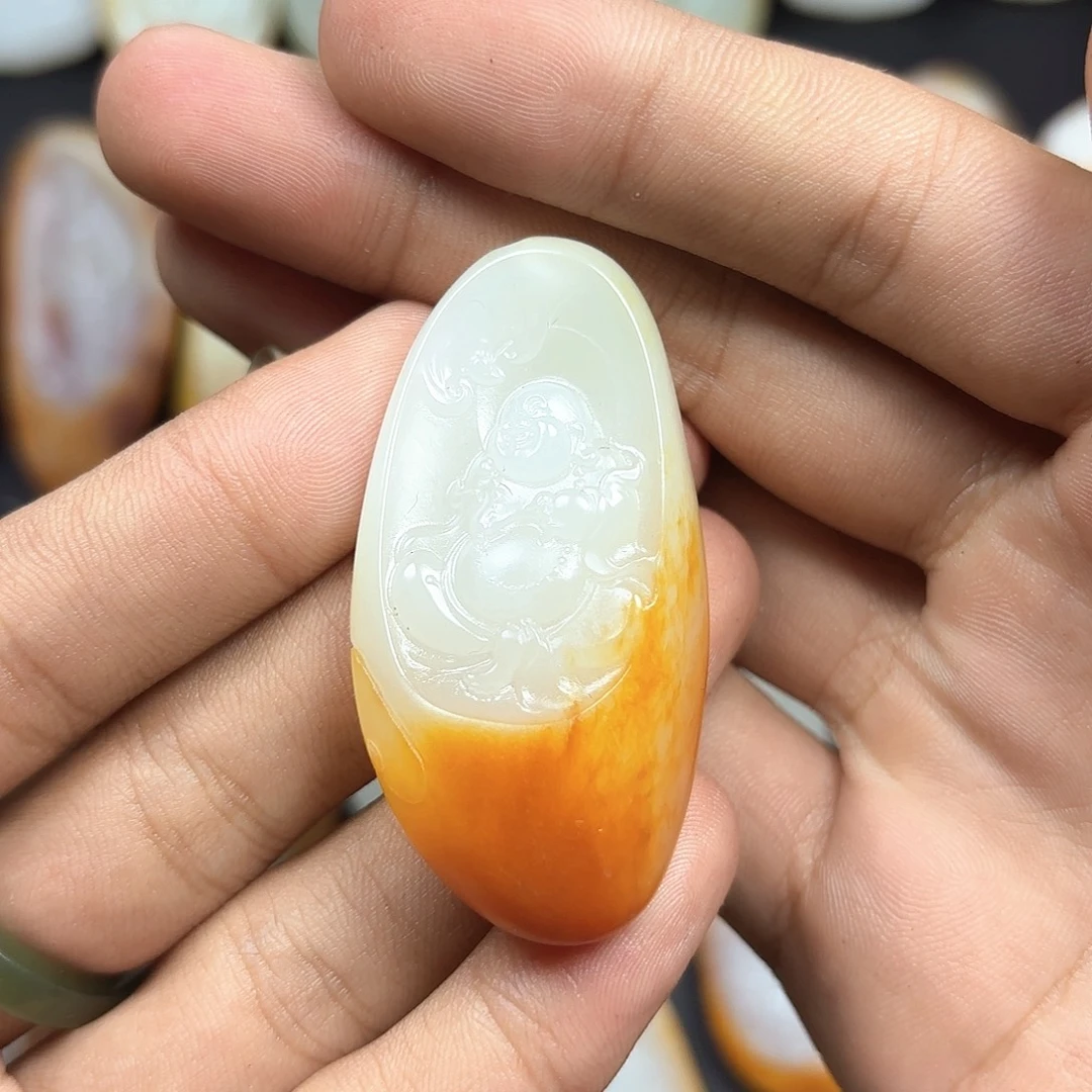 左***手和田玉未镶嵌颈饰