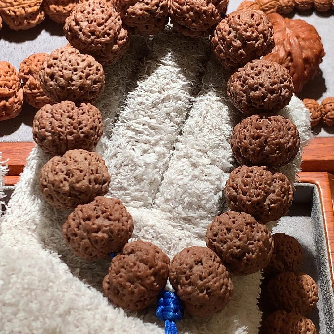 吴***某吊坠金刚菩提龙鼎蜂王