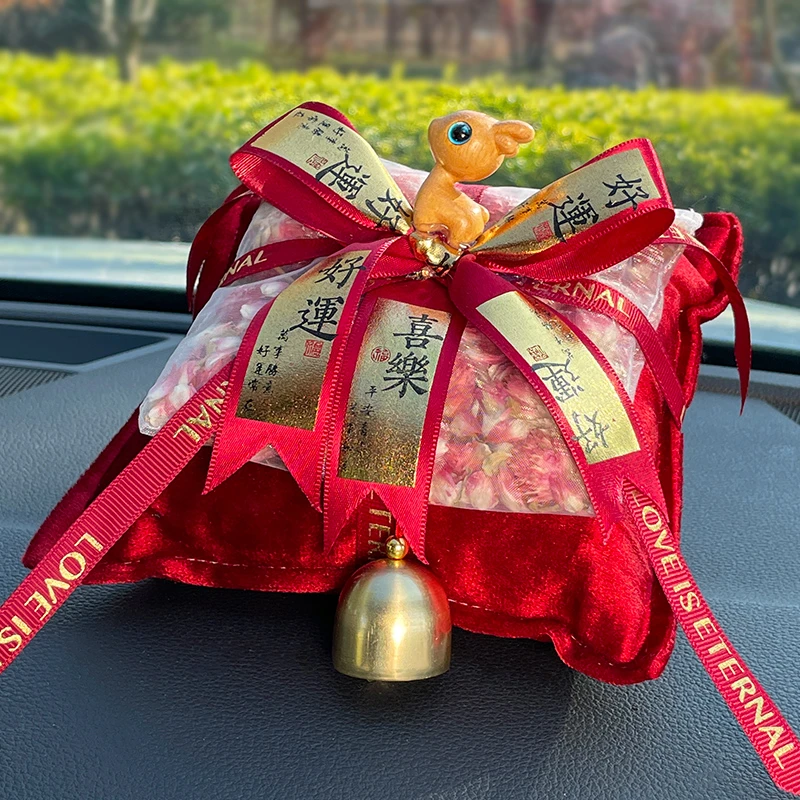 车载竹炭包新车除甲醛去异味新房汽车用可爱香薰香包车内除味摆件