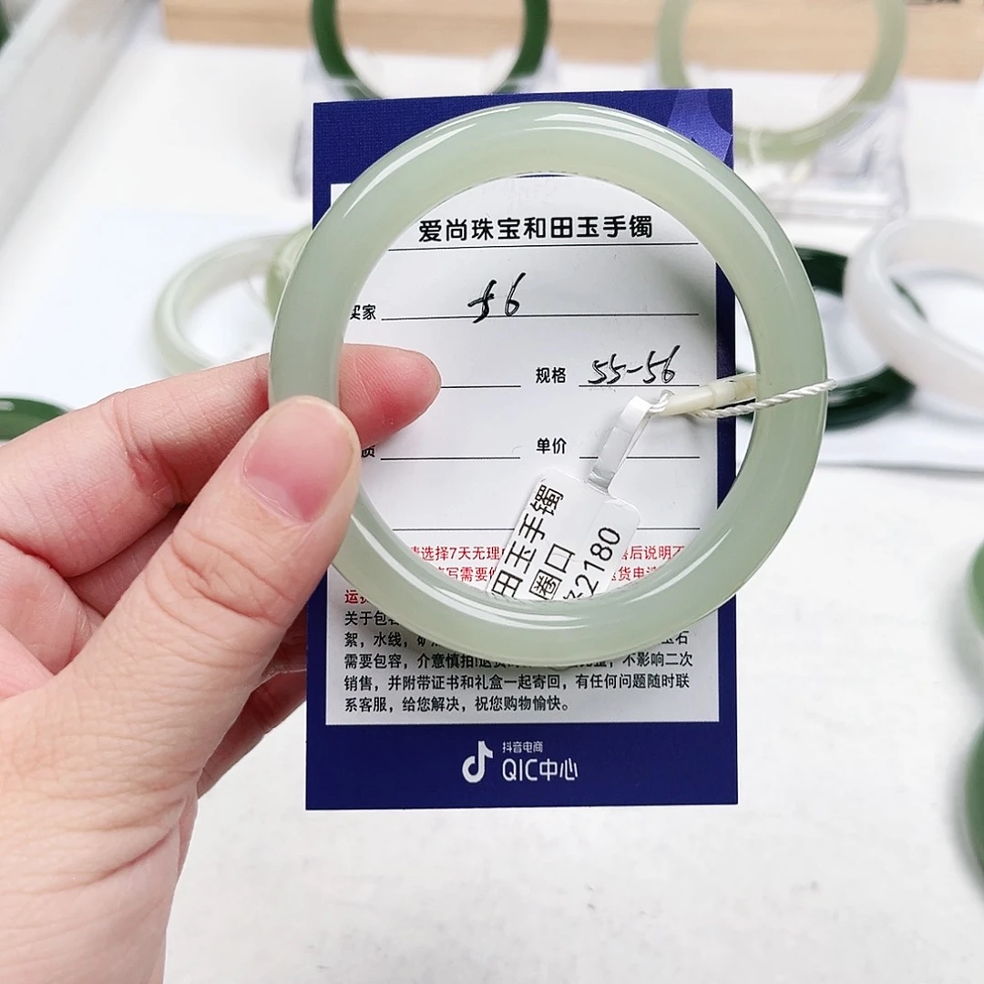 和田玉手镯未镶嵌多***哥