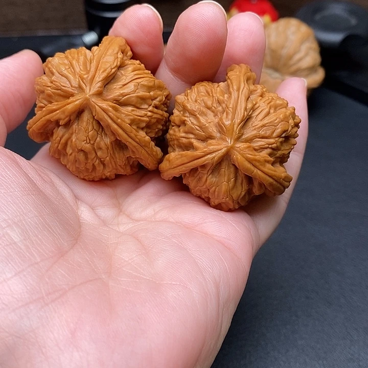 M***e把件文玩核桃白奔
