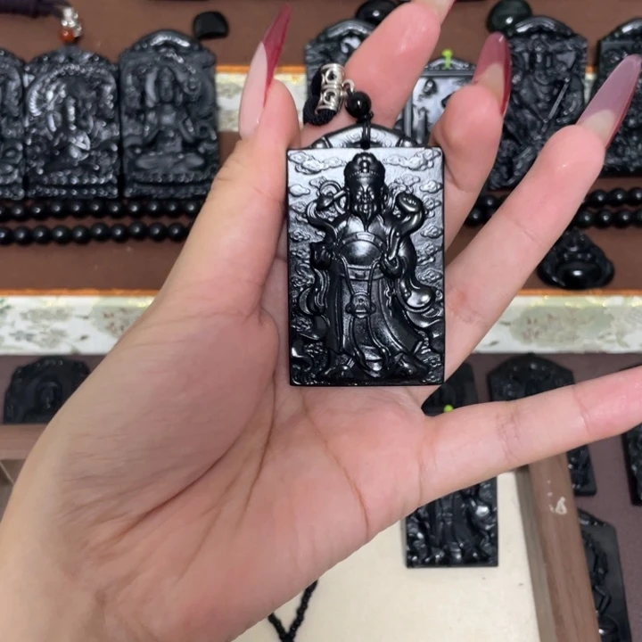 一***福蛇纹石玉未镶嵌颈饰