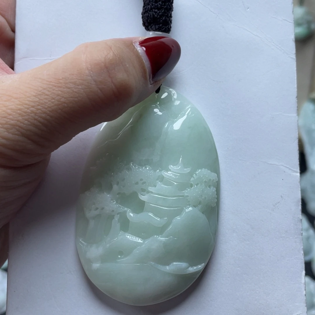 翡翠颈饰未镶嵌二**?