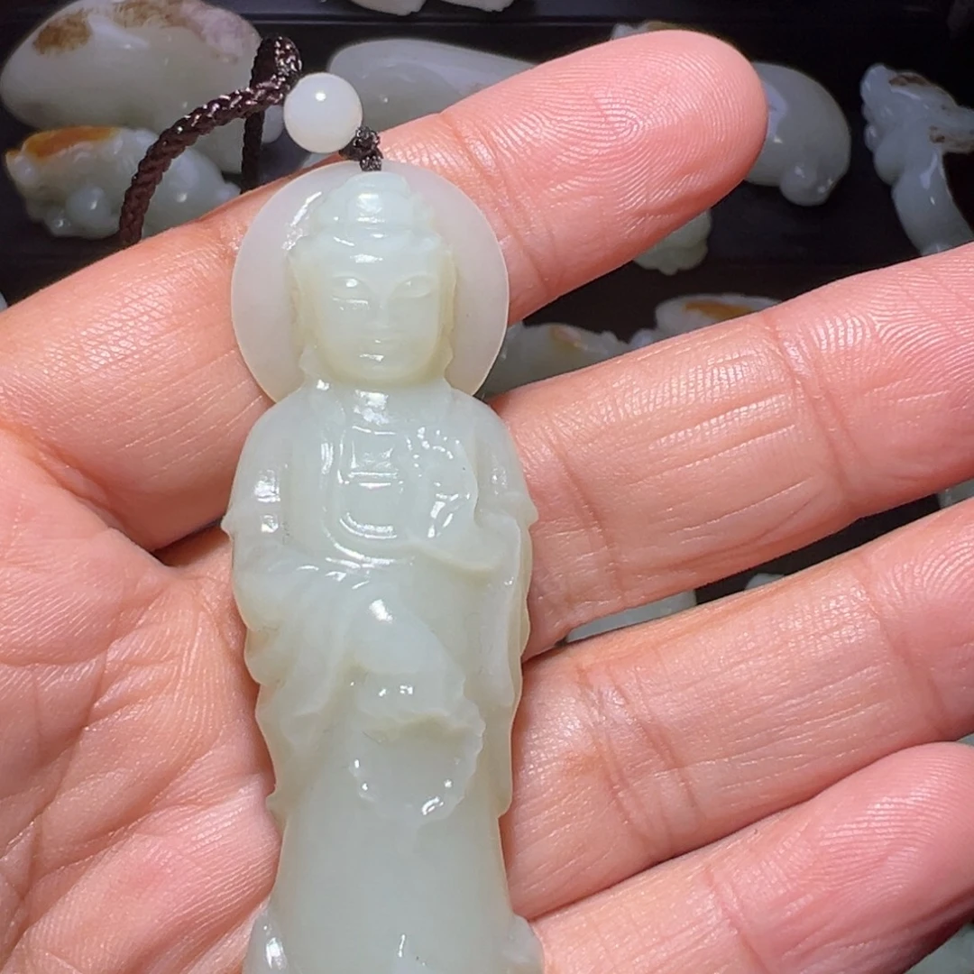 薇***和田玉未镶嵌颈饰